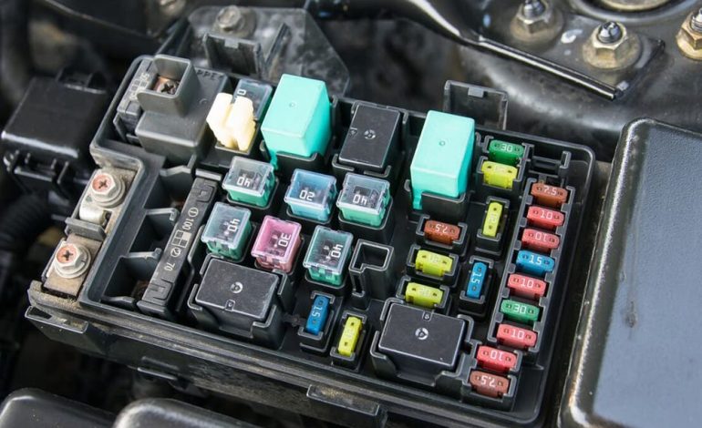 sekring lampu mobil sering putus ini penyebabnya