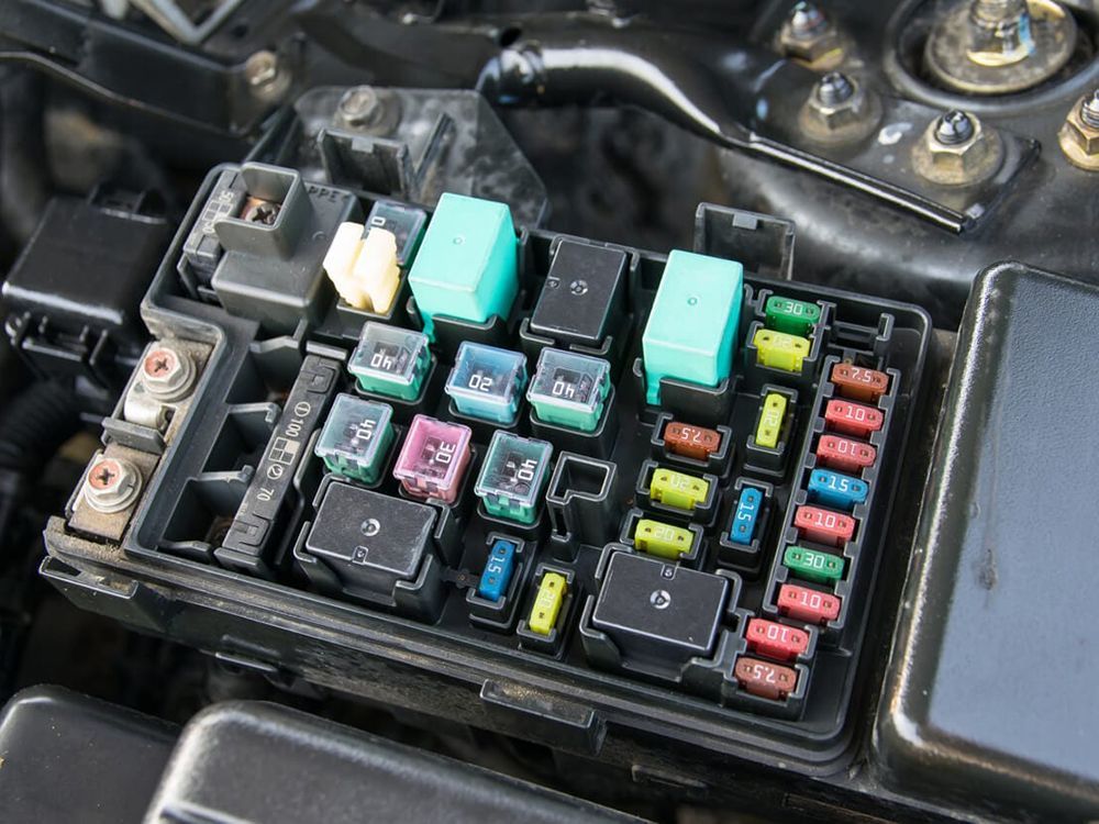 sekring lampu mobil sering putus ini penyebabnya