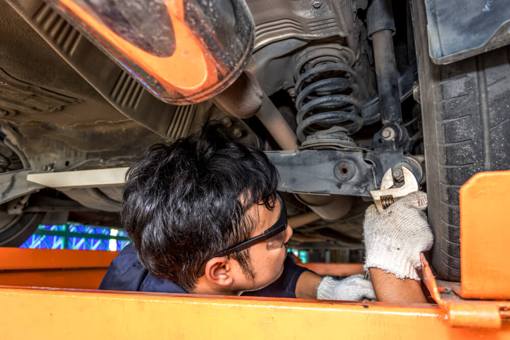 4 Cara Merawat Shockbreaker Mobil Agar Lebih Awet