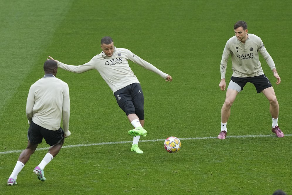 4 Teknik Dasar Menendang Bola yang Wajib Kamu Kuasai